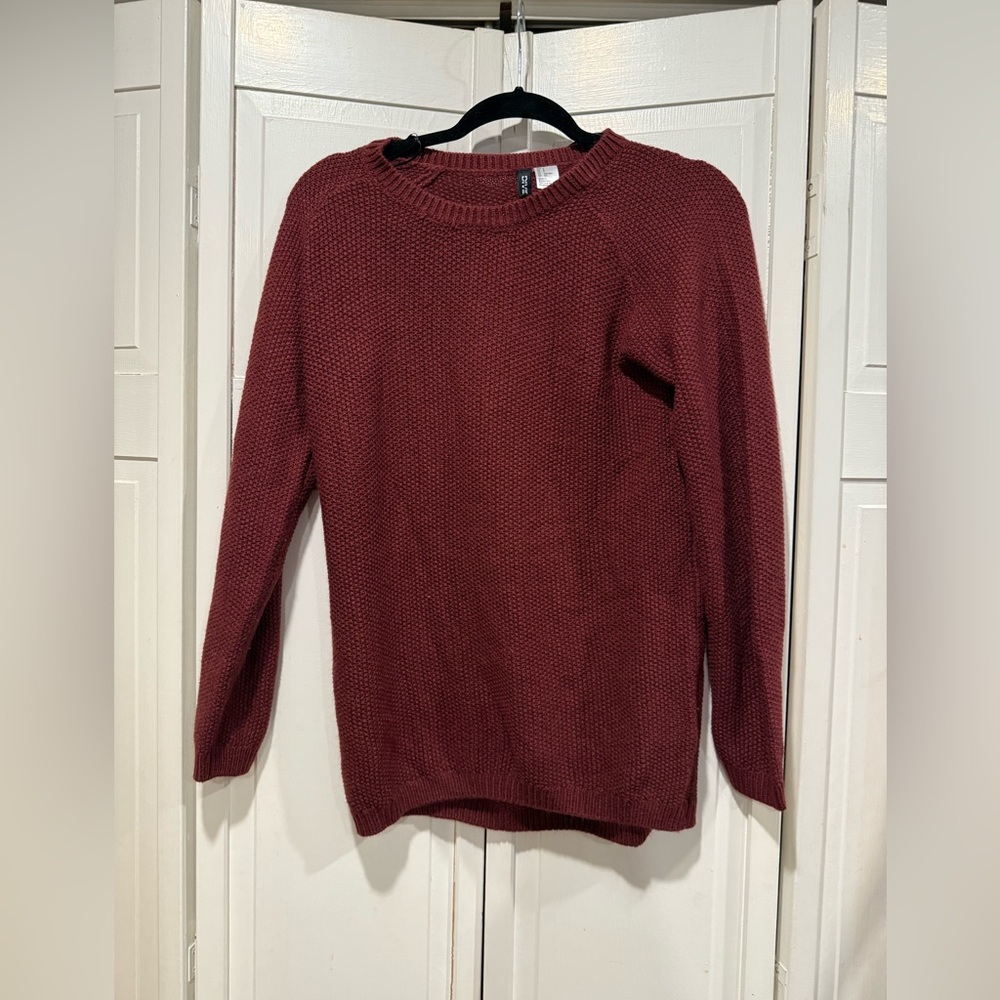 Divided sweater size‎ small like new!